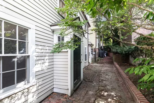 Boston, MA 02114,21A Pinckney