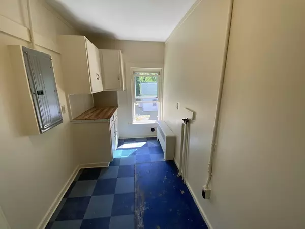 Erving, MA 01344,10 E Prospect St