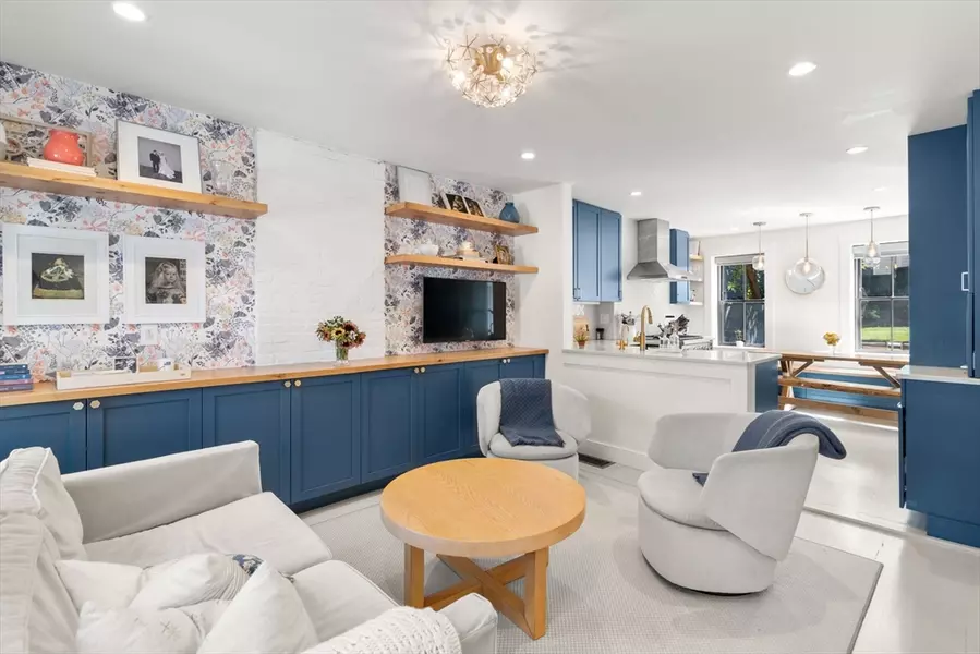 107 Baldwin St, Boston, MA 02129