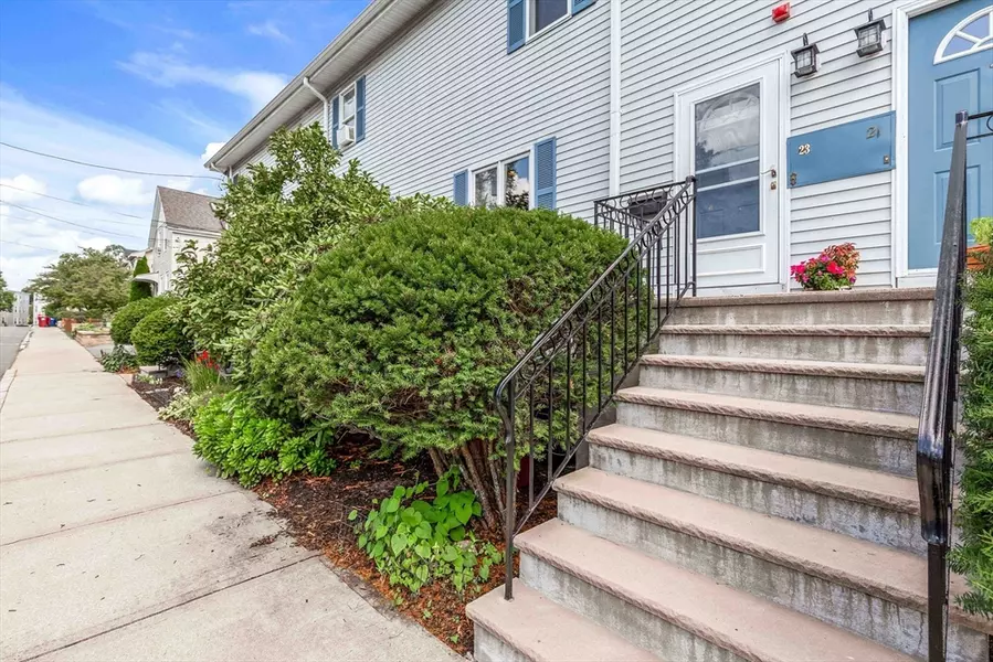 23 Waverly Pl #23, Melrose, MA 02176