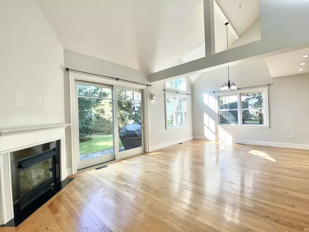 Lexington, MA 02420,8 Courtyard Place #8