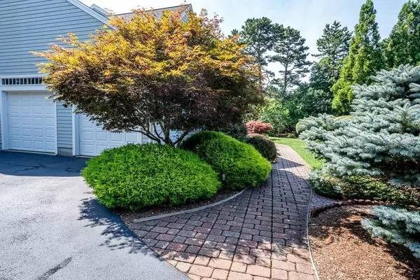 Bourne, MA 02532,7 Mizzen Ln