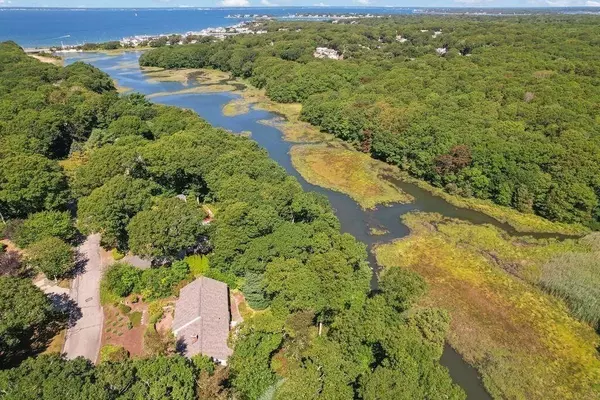 Falmouth, MA 02540,82 Dale Dr.