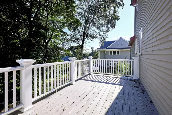 Hingham, MA 02043,37 Governor Long Rd