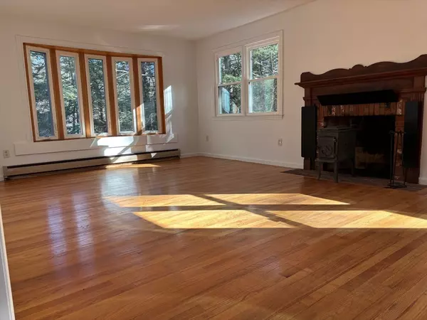 Amherst, MA 01002,14 Pebble Ridge Road