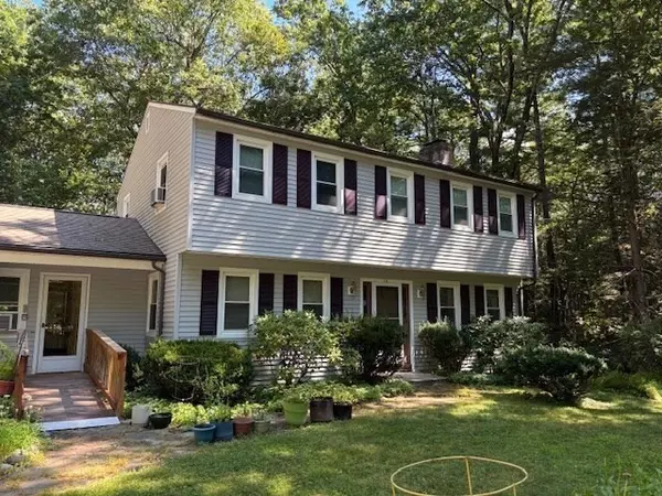 14 Pebble Ridge Road, Amherst, MA 01002