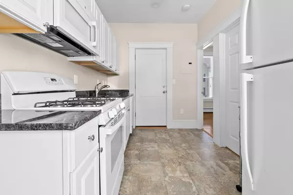 Danvers, MA 01923,28 Poplar St #3