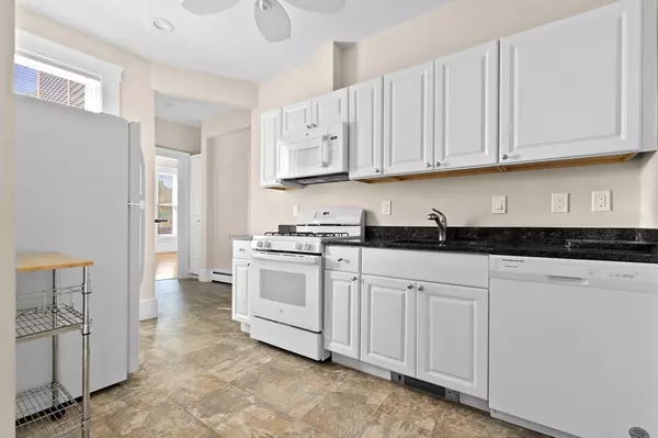 Danvers, MA 01923,28 Poplar St #3