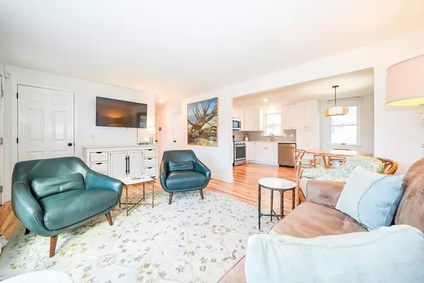 Falmouth, MA 02536,8 Oak St