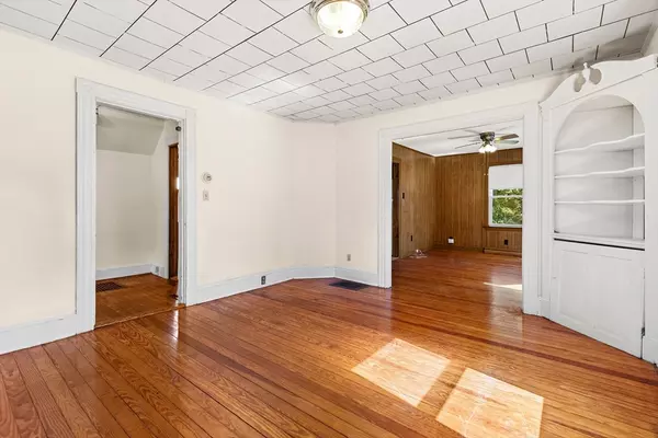 Peabody, MA 01960,1 Winnegance Avenue