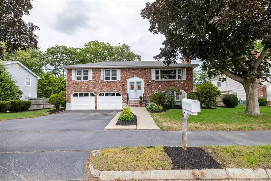32 Benton Cir, Reading, MA 01867