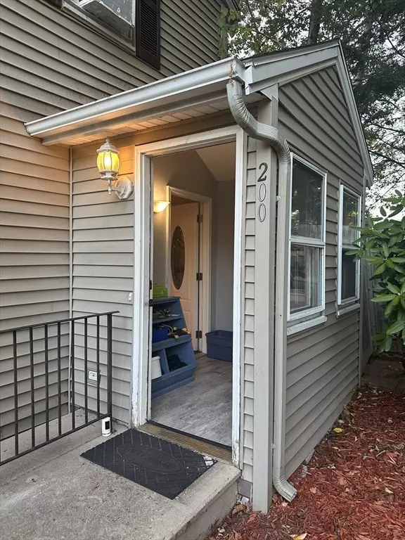 Dracut, MA 01826,1 2nd Street