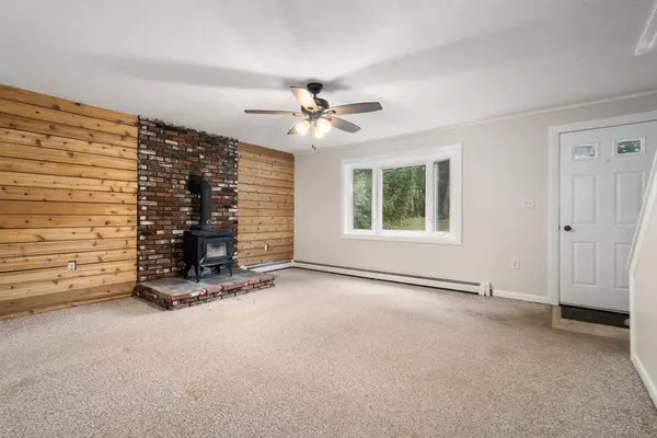 Billerica, MA 01821,17 Fahey Way