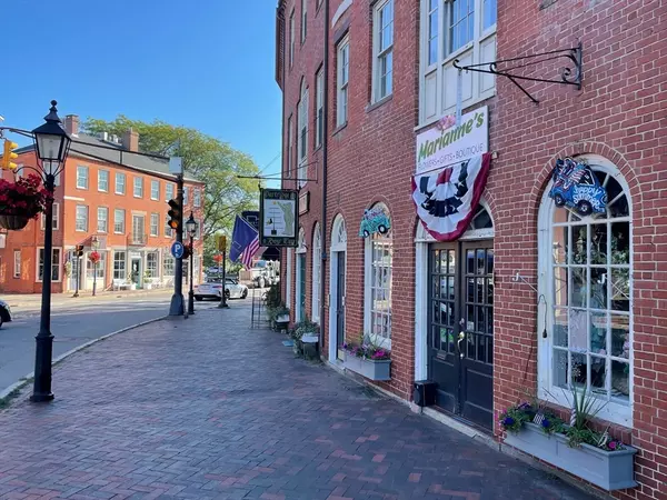 Newburyport, MA 01950,19 Market Sq