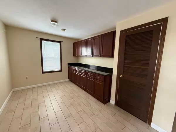 Worcester, MA 01609,2 Schussler Street #3
