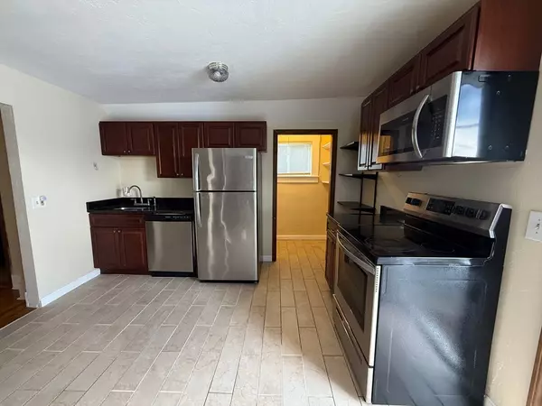 Worcester, MA 01609,2 Schussler Street #3