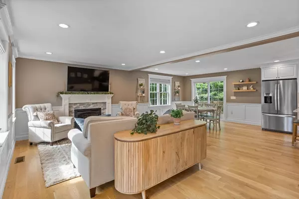 Upton, MA 01568,49 Warren St