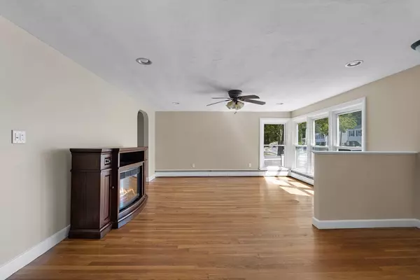 Wakefield, MA 01880,117 Salem St
