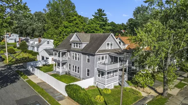 57 Narragansett St, Springfield, MA 01107