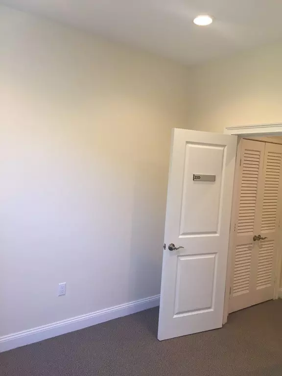 Marblehead, MA 01945,118 Pleasant Street #21-D