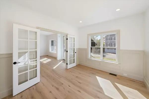 Natick, MA 01760,17 Harwood Rd