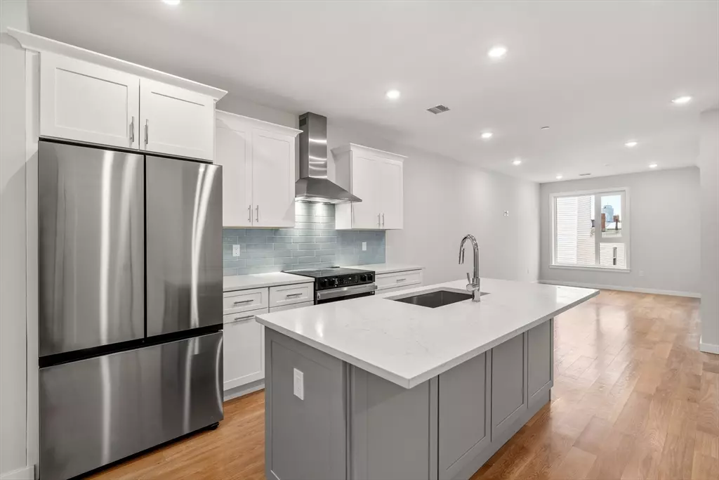 Boston, MA 02127,267 Old Colony #302