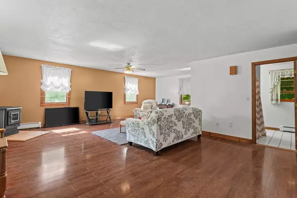 Acushnet, MA 02743,286 Mendall Rd