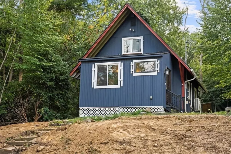 7 Sheila Dr, Holland, MA 01521