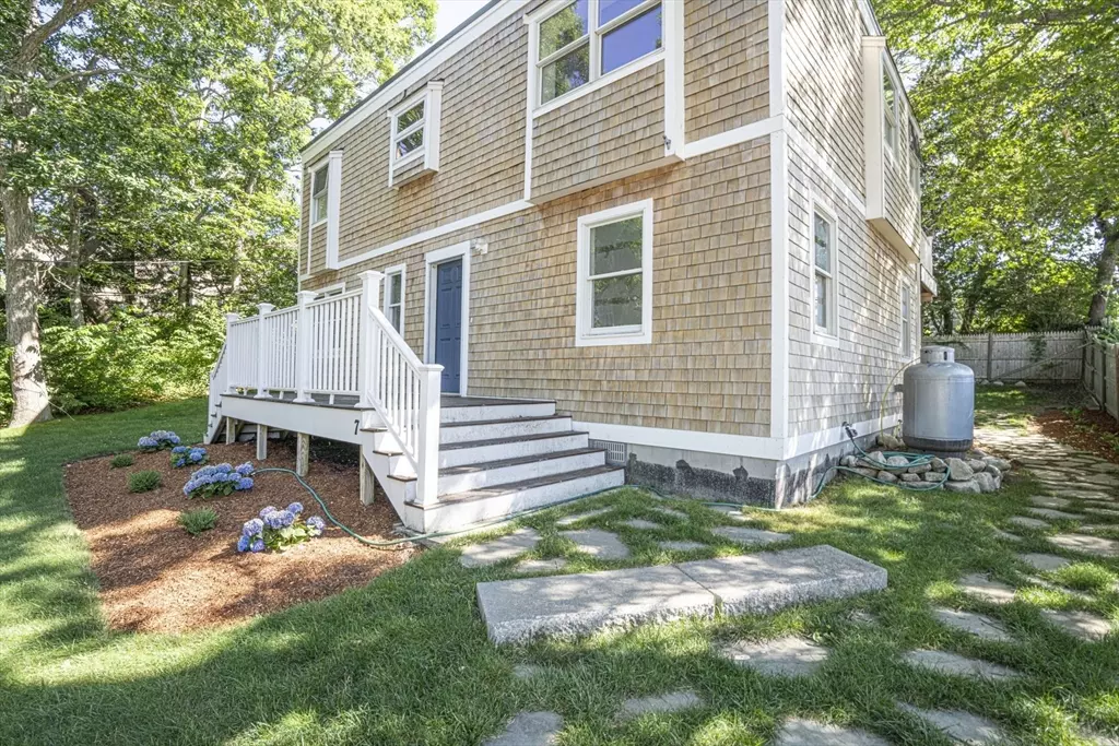 Plymouth, MA 02360,7 Windsor Dr