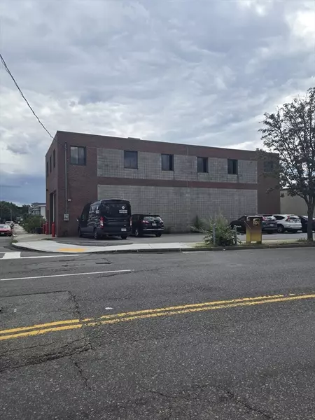 11 Marlboro St, Malden, MA 02148