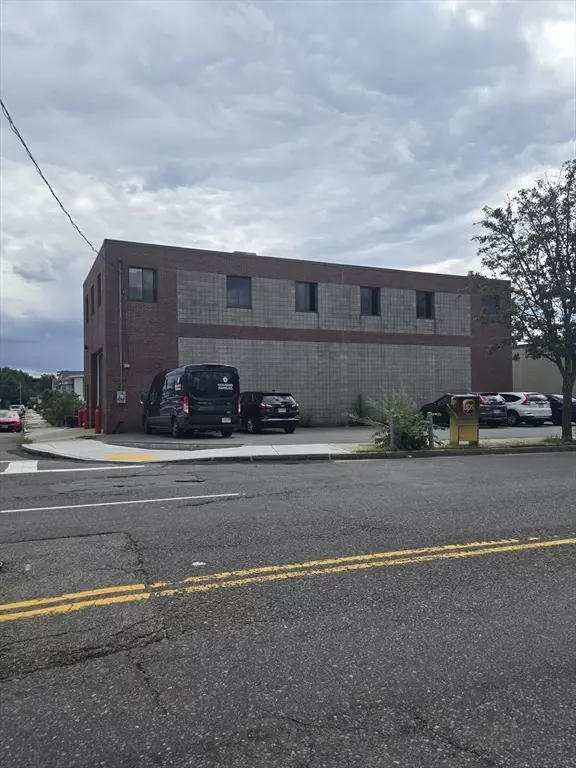 Malden, MA 02148,11 Marlboro St