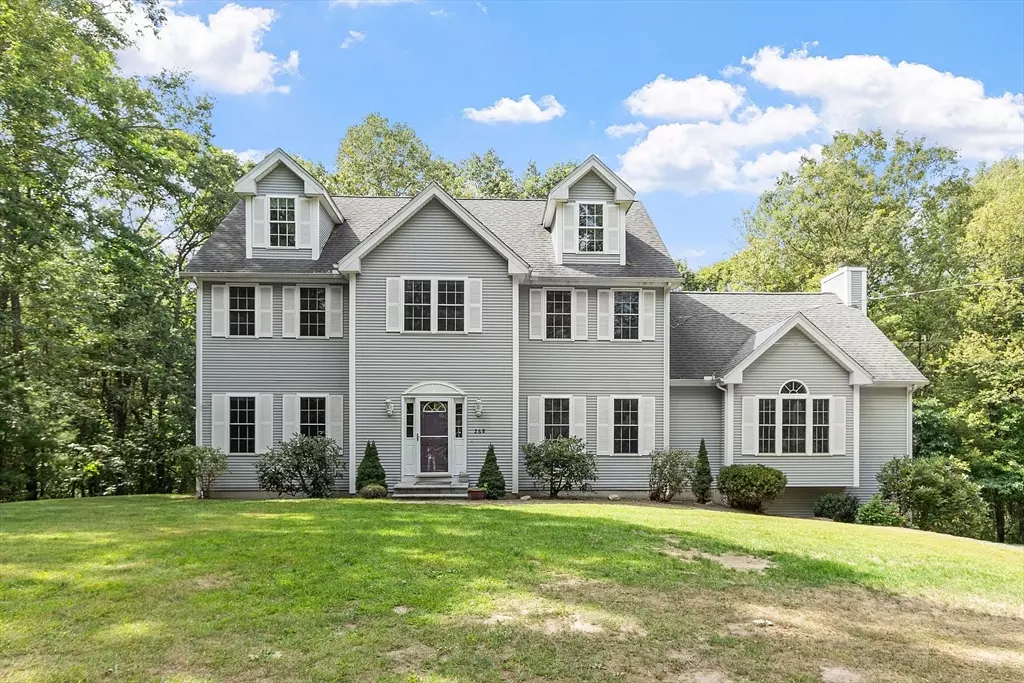 Upton, MA 01568,268 North St