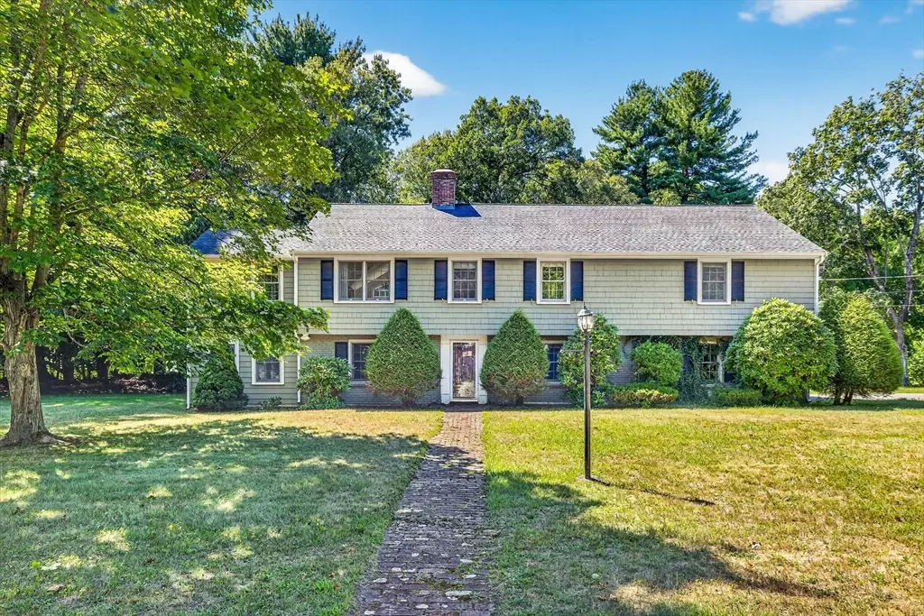 Lynnfield, MA 01940,7 Yorkshire Drive