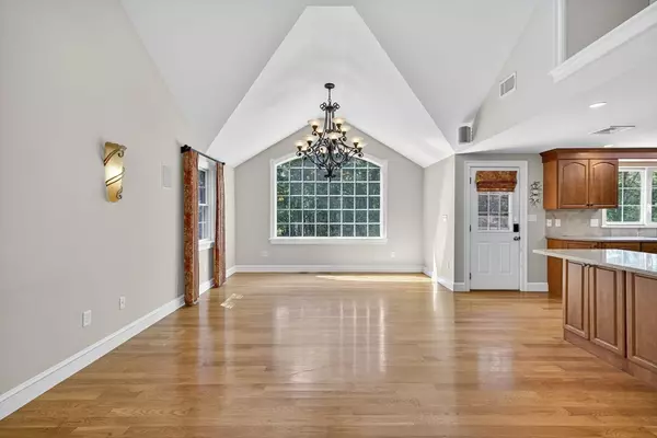 Lynnfield, MA 01940,7 Yorkshire Drive