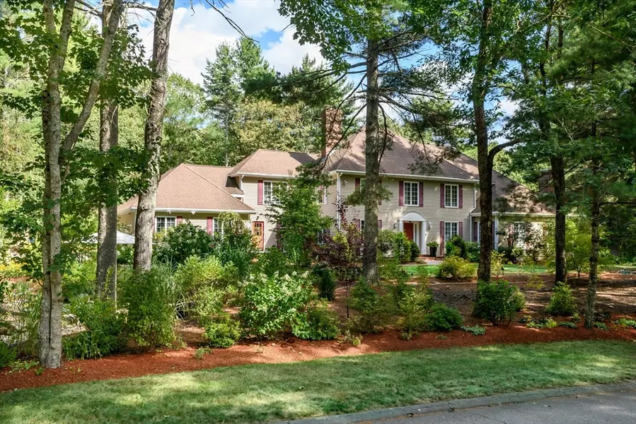 40 Grand Hill Dr, Dover, MA 02030