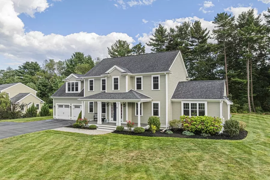 14 Wood Hollow Way, Hanover, MA 02339