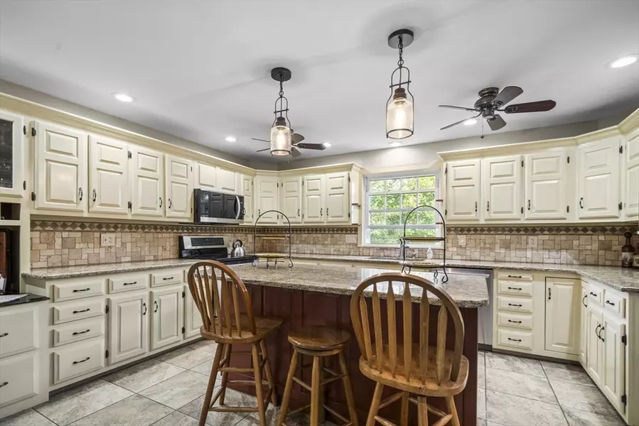 235 James St, Ludlow, MA 01056