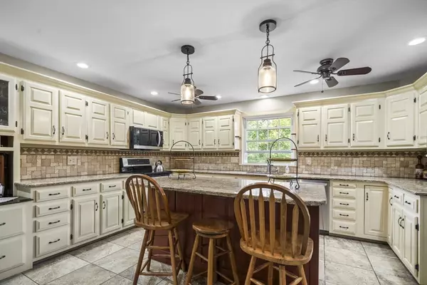 235 James St, Ludlow, MA 01056