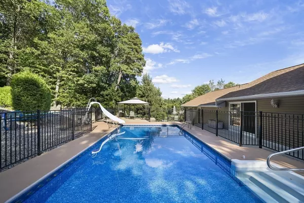 Ludlow, MA 01056,235 James St