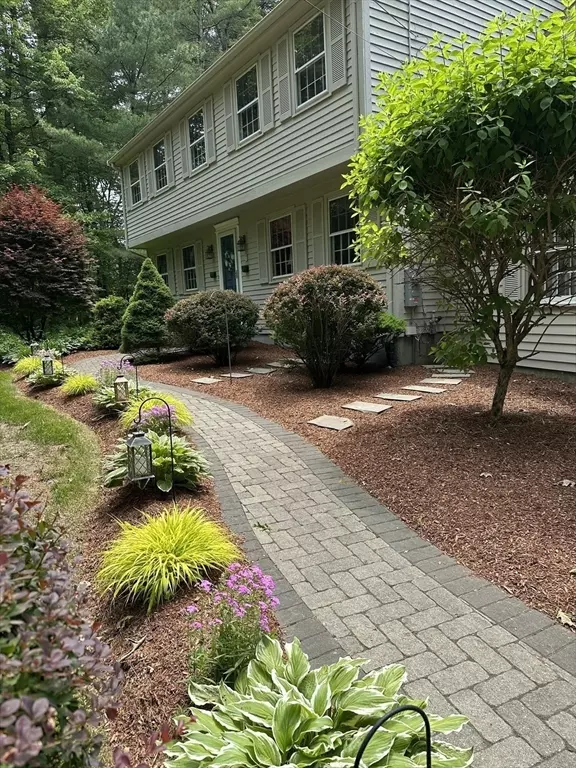 Walpole, MA 02081,7 Carl Rd