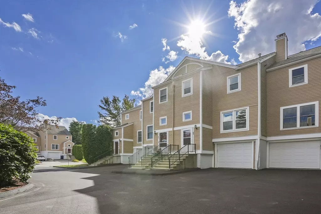 Worcester, MA 01602,63 Camelot Drive #63
