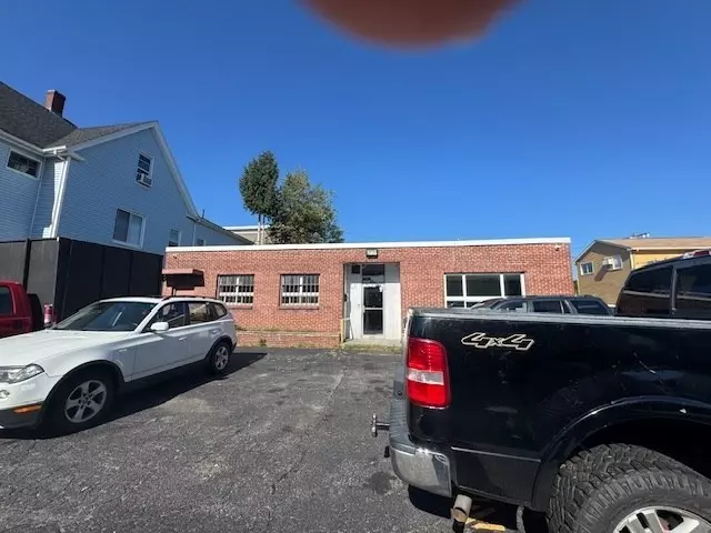 Worcester, MA 01610,64 Dewey St