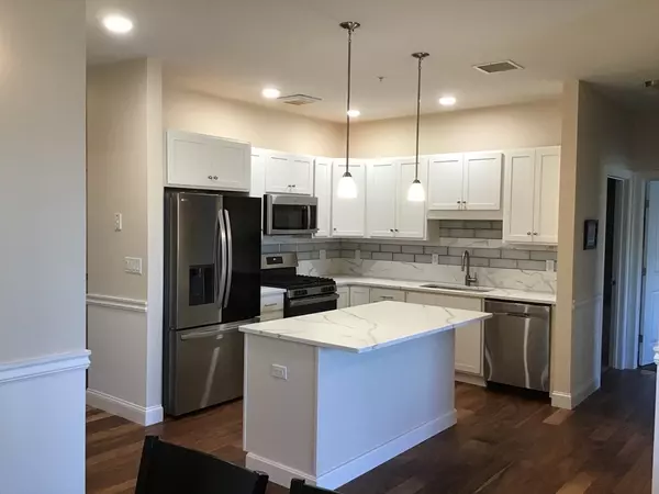 45 Plaza Way #406, Plymouth, MA 02360