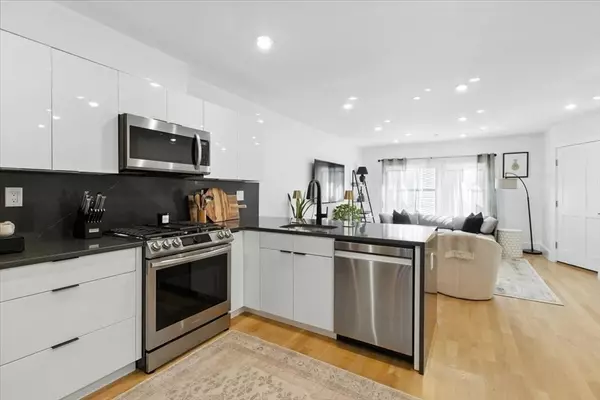 Boston, MA 02128,4 - 6 Everett Place #1