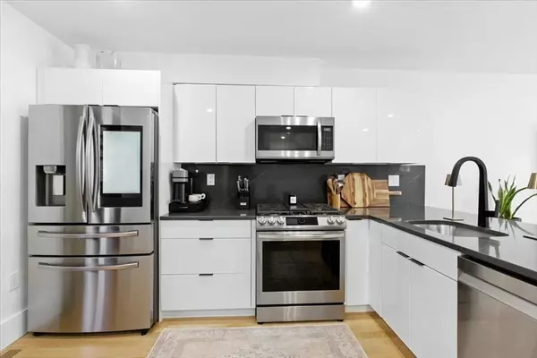 Boston, MA 02128,4 - 6 Everett Place #1