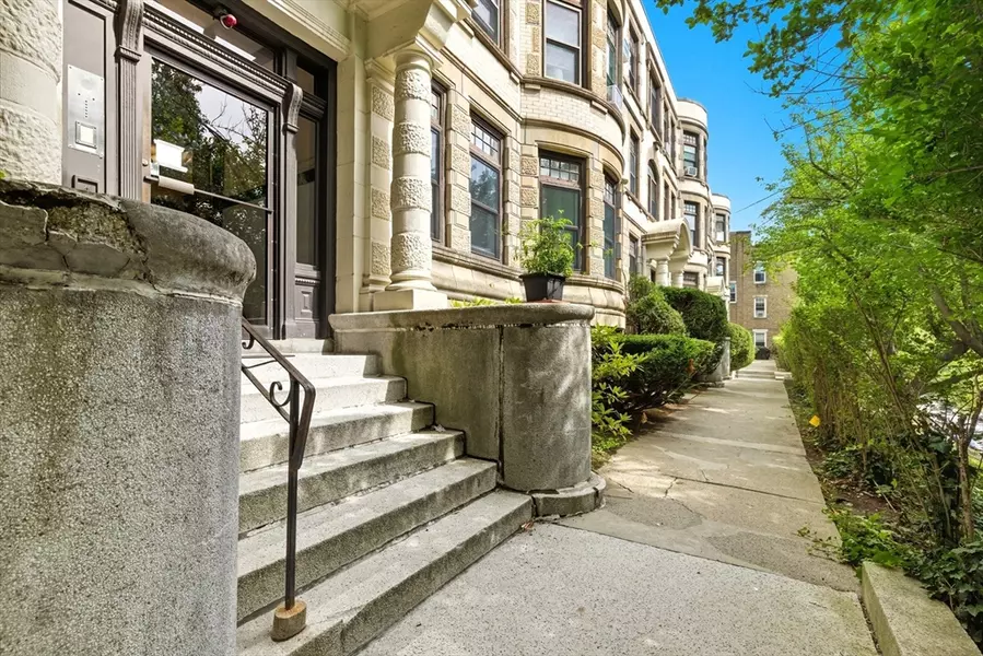 35 Westbourne Ter #2, Brookline, MA 02446