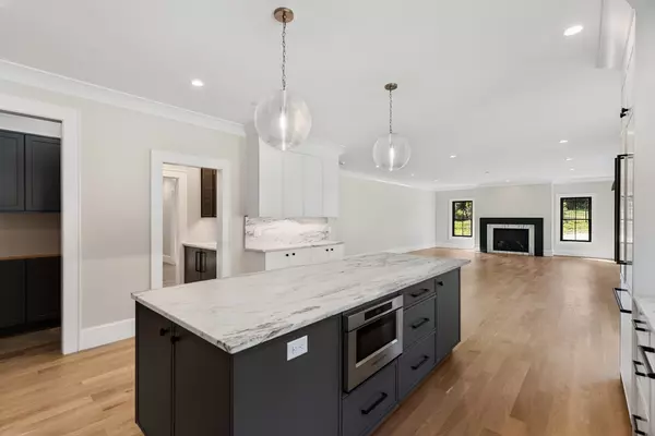 Needham, MA 02492,957 South Street