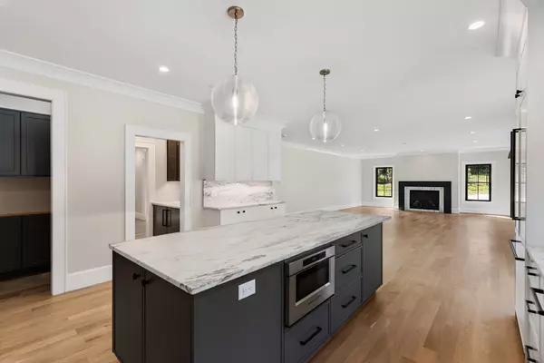 Needham, MA 02492,957 South Street