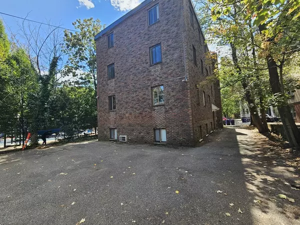 Cambridge, MA 02139,5 Centre Street #32