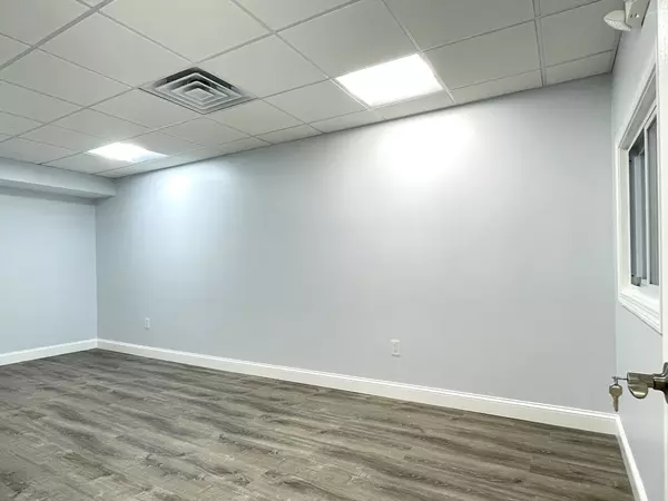 Braintree, MA 02184,64R Hancock St #201